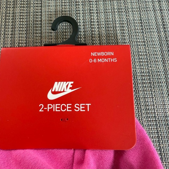 Nike Pink and Black Polka Dot Hat set Size 0-6 Months - Picture 3 of 4